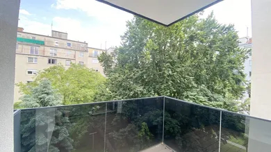 Balkon mit Blick ins Grüne