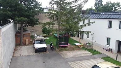 parkplätze re von einfahrt 1