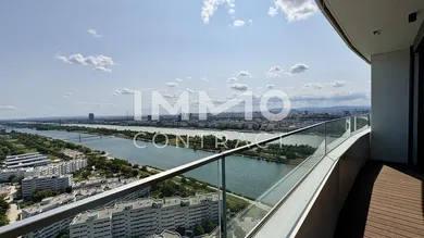Balkon Richtung Neue Donau und Stadt