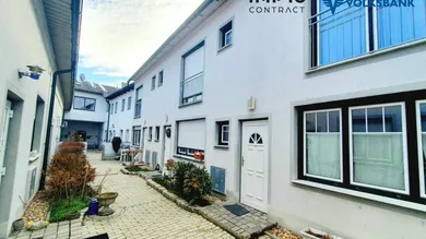 Innenhof Wohnungen links