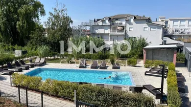 Pool Blick auf das Wohnhaus 1 Bauteil