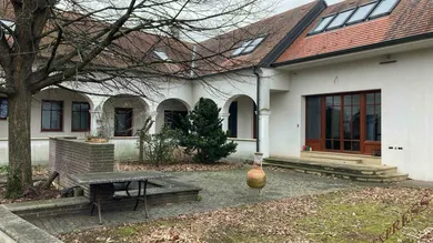 Gebäude gartenseitig