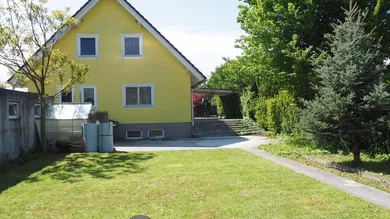 Hausansicht vom Garten