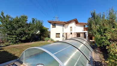 1 Luxushaus mit Pool 1210