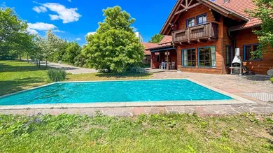1 IMG_0334-Pool
