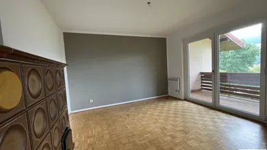 Wohnzimmer mit Kachelofen