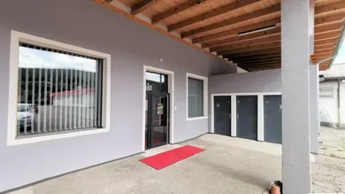 Eingangsbereich Geschäfts- und Wohnhaus in Bleiburg