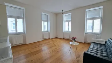 Erkerähnlicher freundlicher Wohnraum