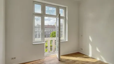 Zimmer mit Balkon