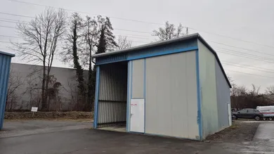Halle 80 m²