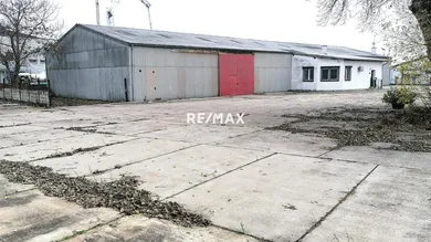 Halle_mit Außenbereich