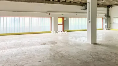 Halle 350 m2