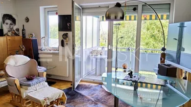 Wohnzimmer mit Loggia