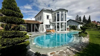 Villa am Stadtrand