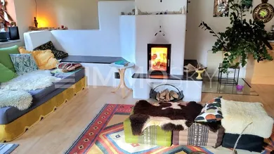 Gemütliches Wohnzimmer mit Kachelofen