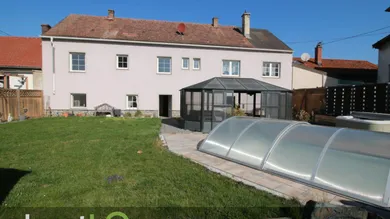 Gartenansicht mit Pool