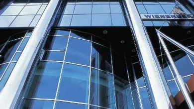 DB15403587_7332