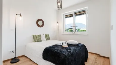 Badezimmer - alle Fenster mit elektrischen Rollläden