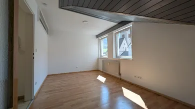 Wohn,-Schlafraum Foto 1