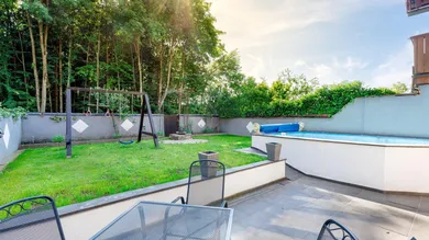 EG - Garten mit Pool