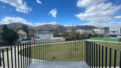 Zimmer - Küche - Balkon