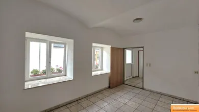 Wohnschlafzimmer mit Blick zum Innenhof