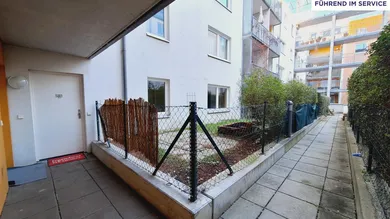 Außenansicht: Garten und Wohnung