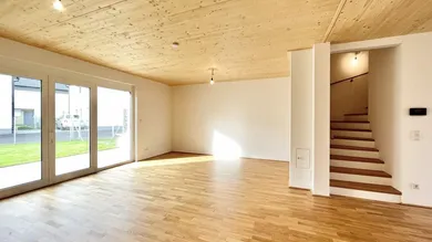 Wohnraum mit Treppen