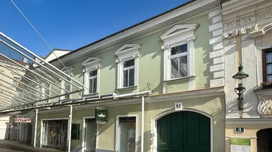 Außenansicht vom Rathausplatz aus