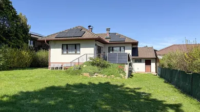 Außenansicht mit Garten