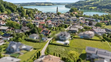 ... wenige Gehminuten in den Ort Mattsee