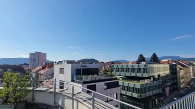 Terrasse---Schlossbergblick