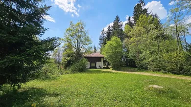 Grundstück im Osten, mit Altbestand und Freizeitwohnsitz, Rettenschöß