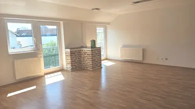 Wohnraum mit Französichen-Fenster !