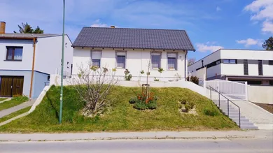 01 - Straßenansicht