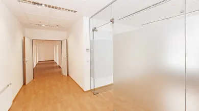 Gang/Büro