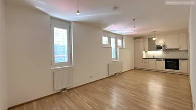 Wohnzimmer - Blick zur Küche