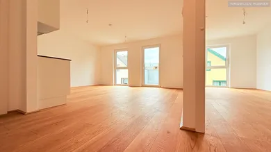 Einblicke in den Wohnraum und Schlafzimmer