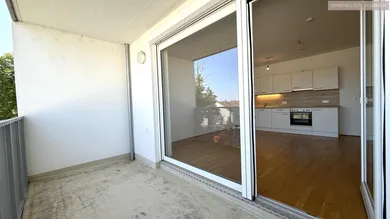 Loggia - Blick in die Wohnküche