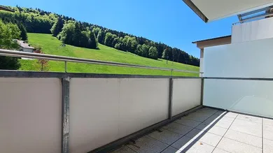 HP1-3-Zimmer-Wohnung-Hof-Balkon