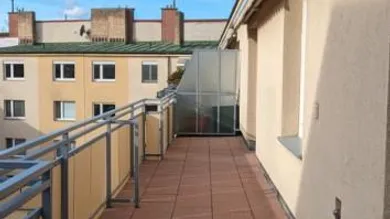 Die größere Terrasse- die Markise wird in naher Zukunft gewechselt