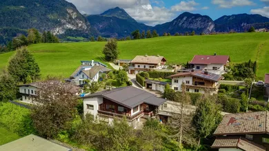 Sonniges ruhiges Grundstück mit Altbestand (0)
