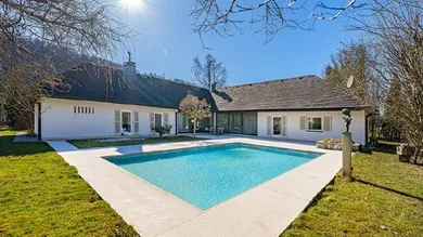 Poolvilla-Strobl-am-Wolfgangsee-Ansicht-Pool