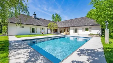 Poolvilla-Strobl-am-Wolfgangsee-Ansicht-Pool