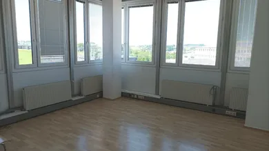 Büro 4.Stock 44 m² mit Schiebetür abtrennbar