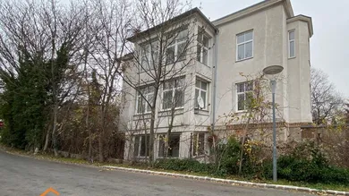 1 hausstra&#223;e.jpg