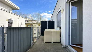 Neuwertige und schöne 2 Zi Wohnung mit großem Balkon in Graz - Niesenbergergasse