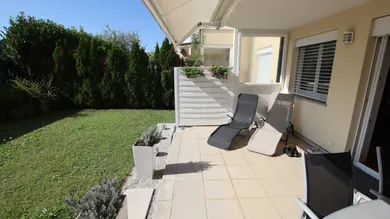 Traumhafte, neuwertige 3 Zi Gartenwohnung mit 400m² Eigengarten in Waidmannsdorf mit Tiefgarage