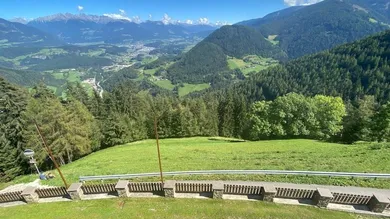 Steilhang_Hanglage_Wiese_Wald_Acker_St.Lorenzen