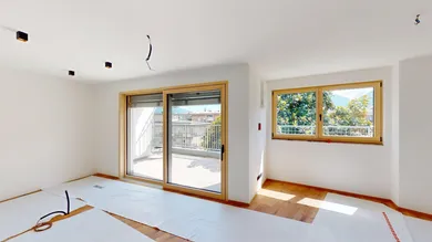 Meran-Merano-Penthouse-Dreizimmerwohnung-trilocale-Dachterrasse-terrazza-cantina-Keller-Aufzug-ascensore-Neubau
